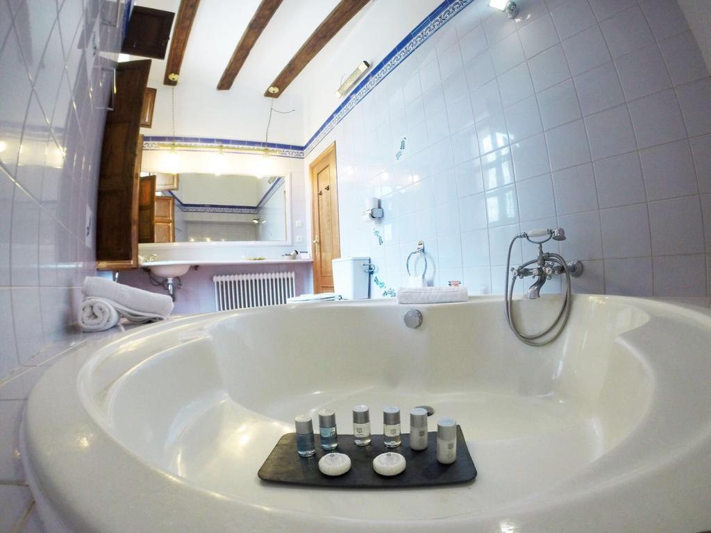 Hospederia Virgen De La Fuente Hotell Peñarroya de Tastavins Exteriör bild