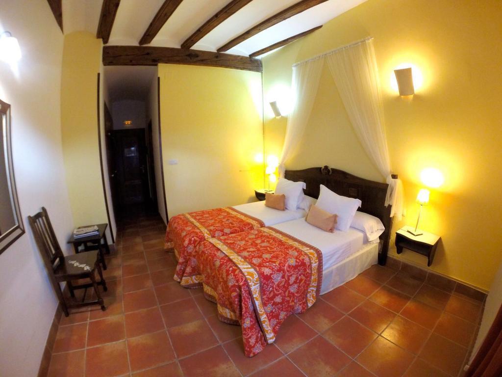 Hospederia Virgen De La Fuente Hotell Peñarroya de Tastavins Exteriör bild
